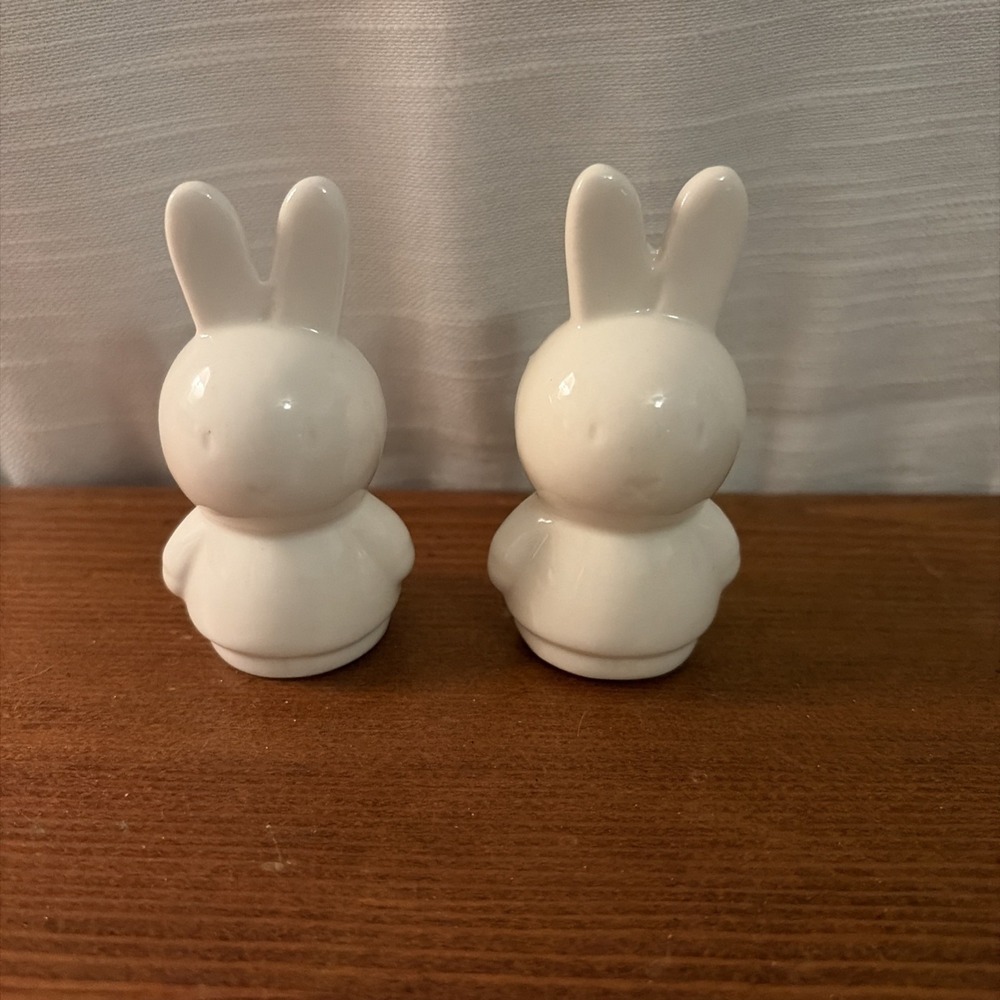 Mercis By Pluto White Rabbit Salt and Pepper Shakers